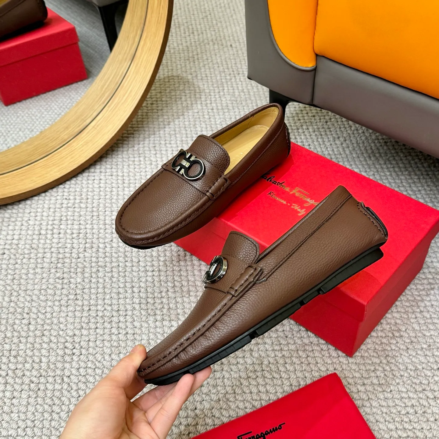 Men's men's shoes 💰420 (Yangli) Ferragamo 〰Ferragamo 2⃣️0⃣️2⃣️5️⃣ New series 👊🏻 Upper 🇮🇹 Italian imported calfskin, original outsole molding. Water-dyed sheepskin lining. The identity of every successful man is set off, and the upper and lower shoes are elegant and stable🚶🏻🚶🏻The high-end custom counter original replica is an eternal classic🔍️Number of codes: 38-46 with counter packaging